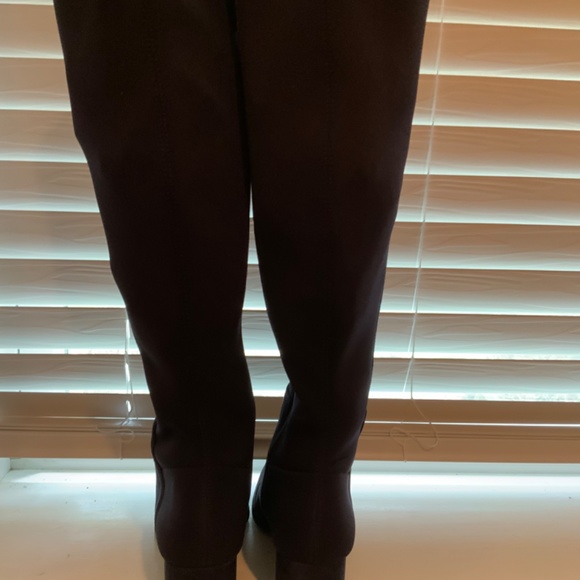Beautiful Calvin Klein Knee High Suede Boots, Size 8.5 - Picture 6 of 10